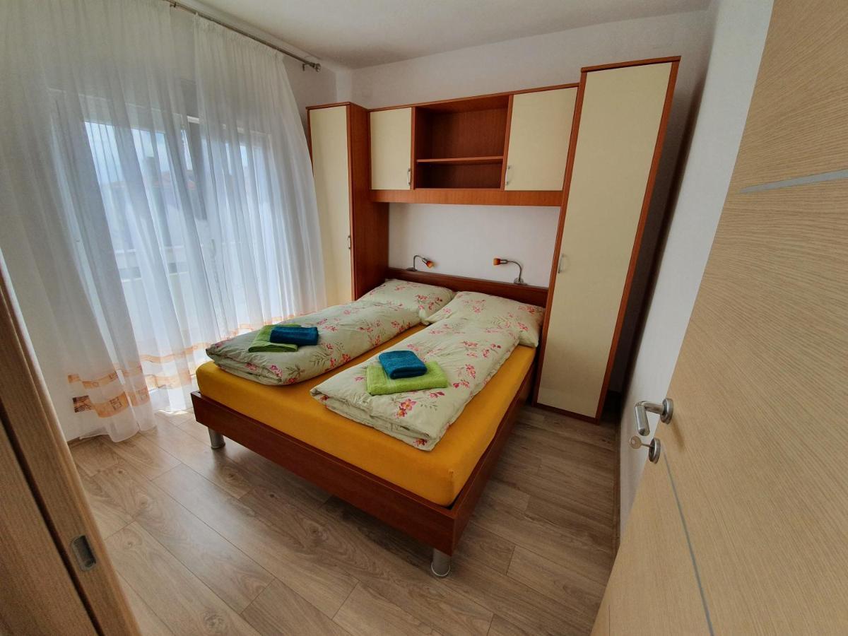 Apartmani Bozic-Tokic Krk Town Exterior foto
