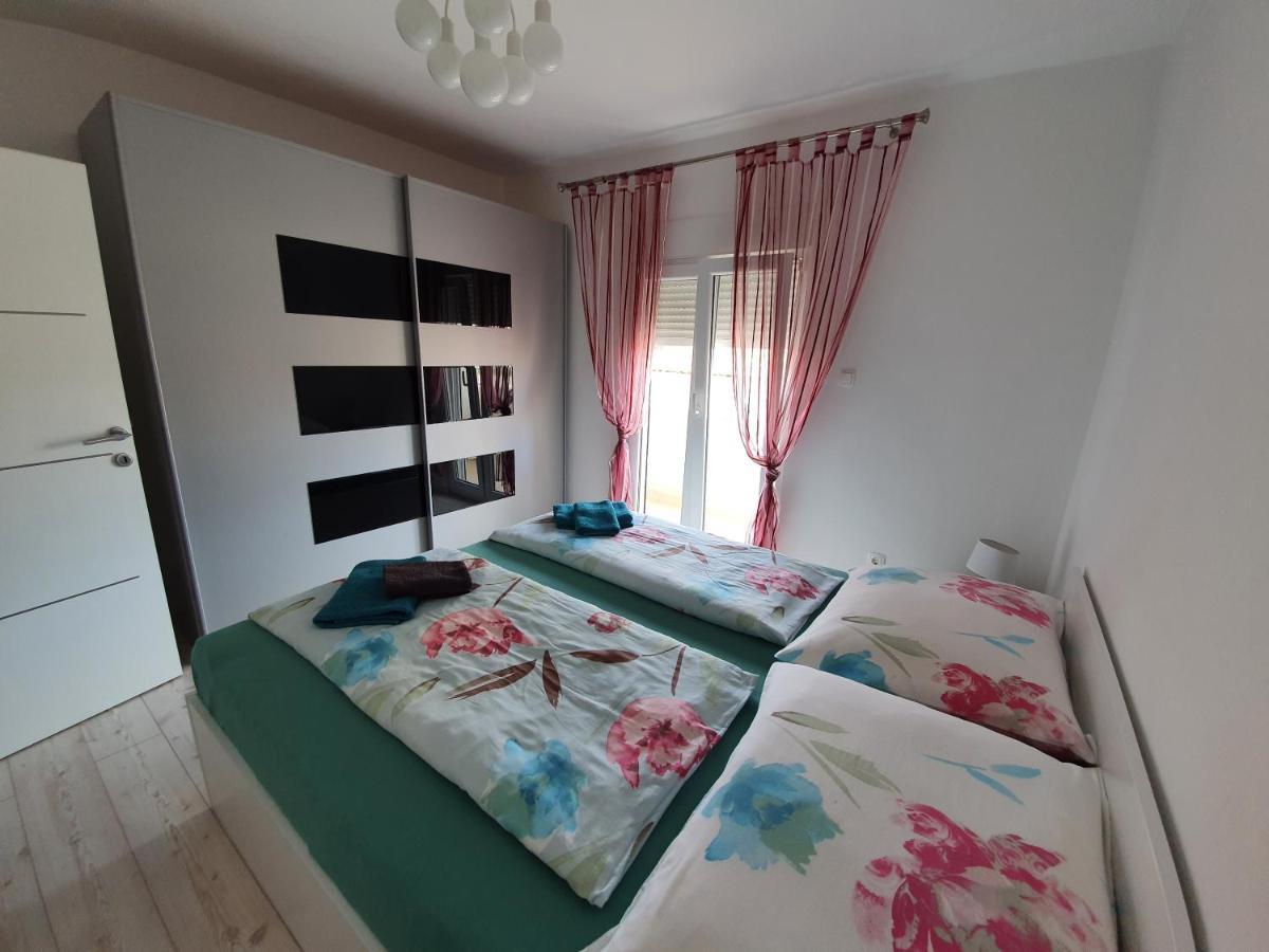 Apartmani Bozic-Tokic Krk Town Exterior foto