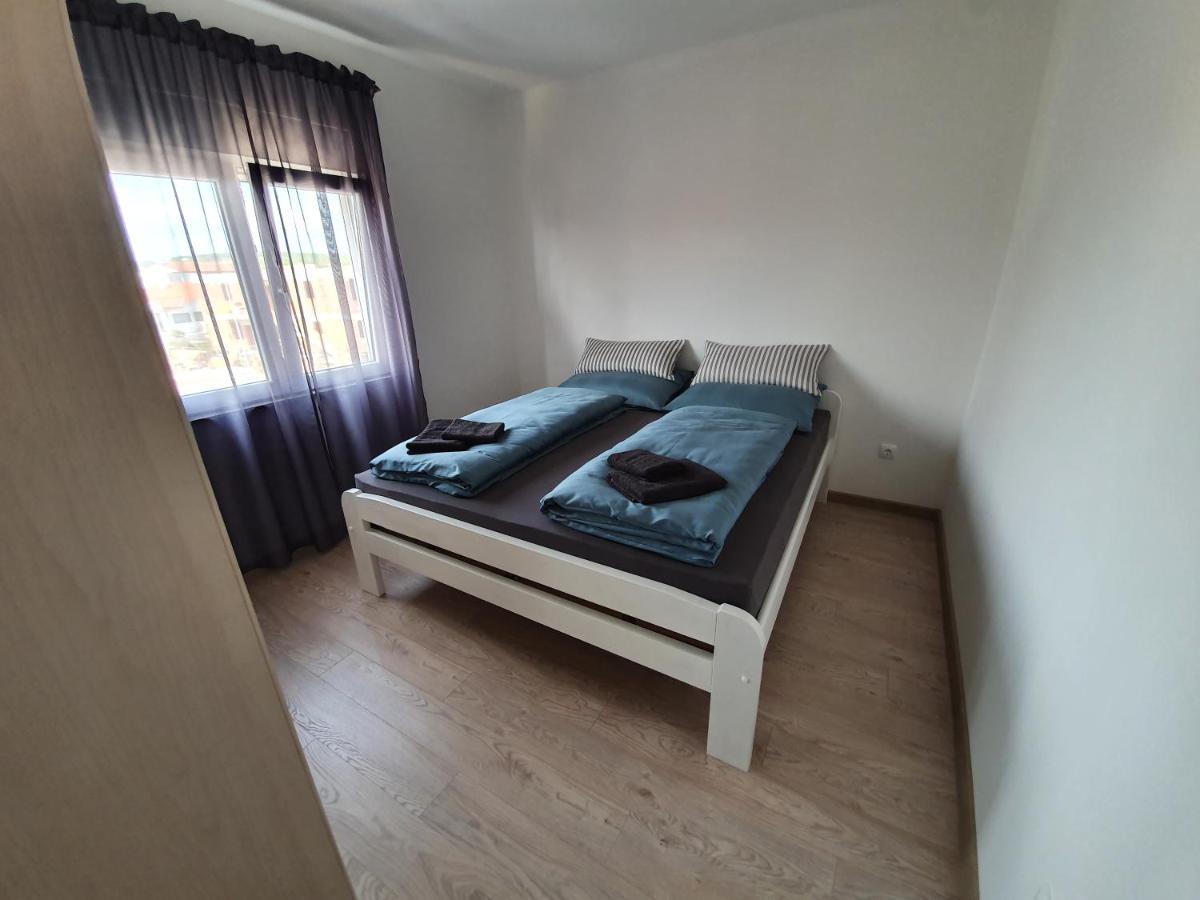 Apartmani Bozic-Tokic Krk Town Exterior foto
